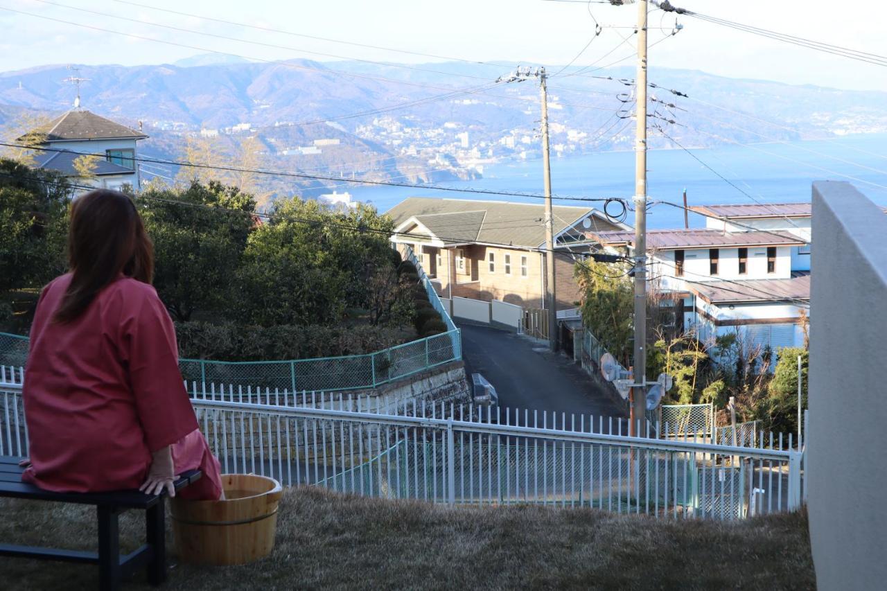熱海の海が一望できる温泉付貸別荘 満月あじろ Mitsukiajiro Atami  Bagian luar foto
