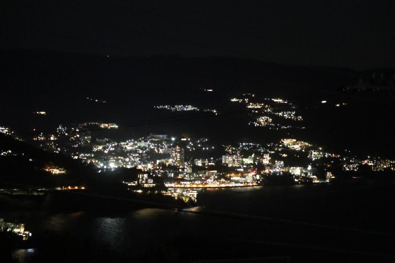 熱海の海が一望できる温泉付貸別荘 満月あじろ Mitsukiajiro Atami  Bagian luar foto